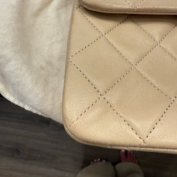 Chanel vintage handbag with chain strap. - Picture 11 of 14